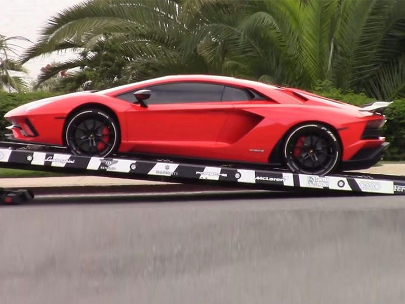 بالفيديو: جاستن بيبر يشتري سيارة لامبورجيني أفينتادور بقيمة 500 ألف دولار!